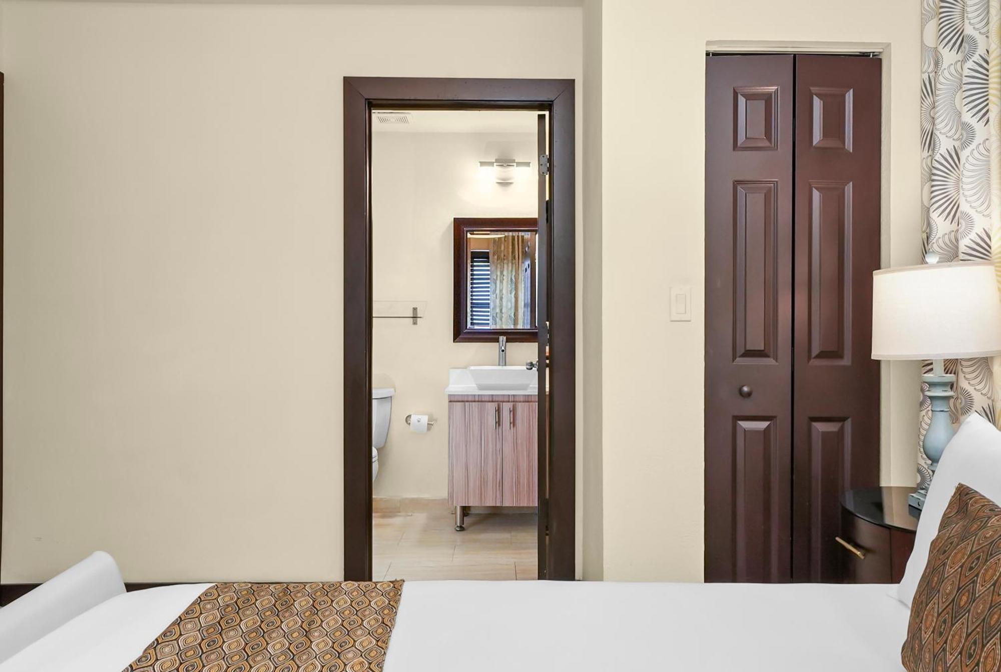 Tradewinds Apartment Hotel Майами-Бич Экстерьер фото